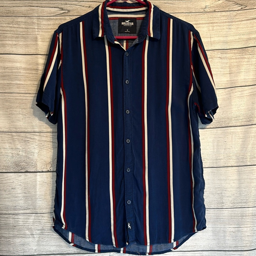 Hollister Men's Button Down Blue with Red and White Stripes Size SMALL